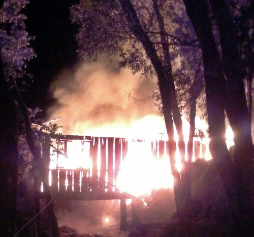Incêndio durante a madrugada destrói residência no Bairro Cairú em Garibaldi