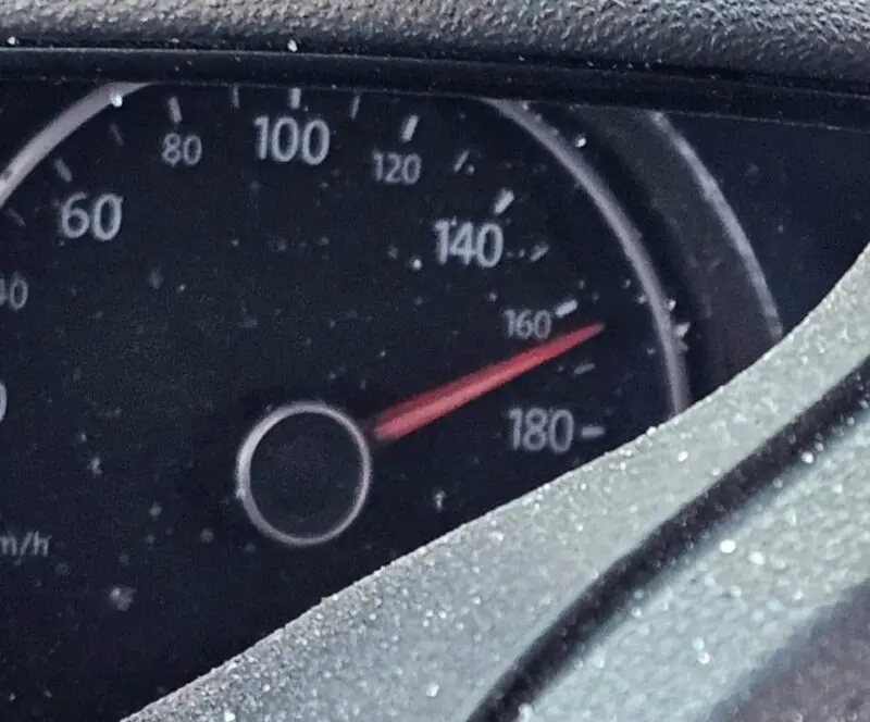 Velocímetro da Saveiro que bateu contra carreta parou nos 160 km/h