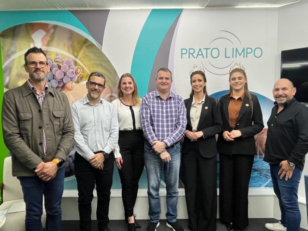 Comitiva do FestiQueijo, visita estúdios do Canal ADESSO TV