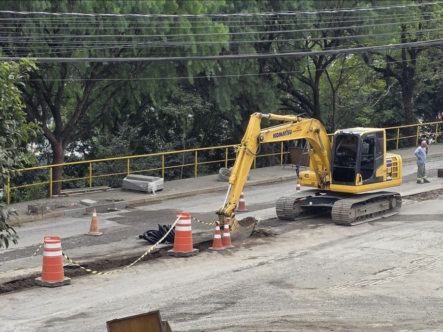 Canteiros Centrais estão sendo montados na Av. Ivo Tramontina