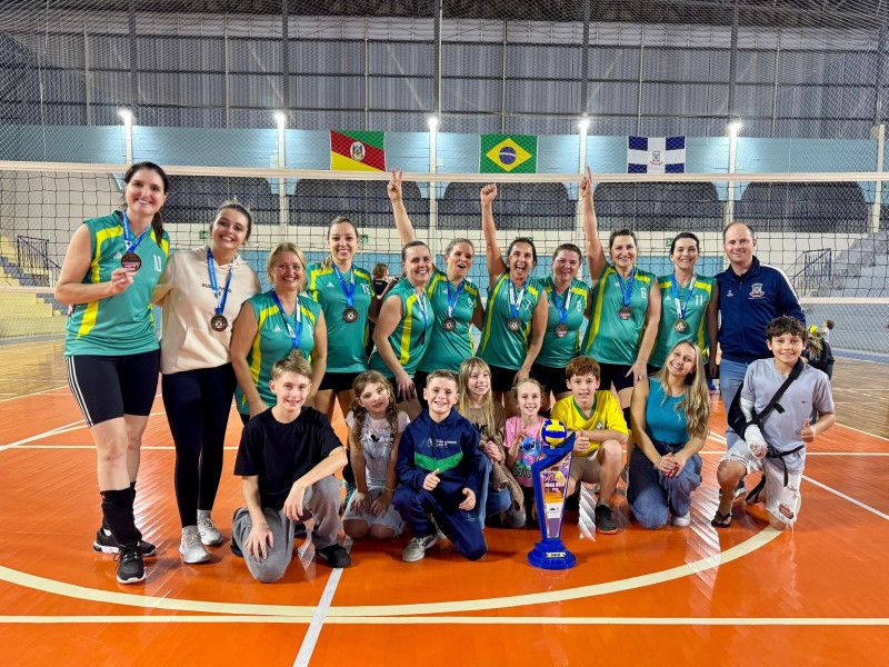 Mamães Super Poderosas vencem o torneio “Mamãe Joga Vôlei”
