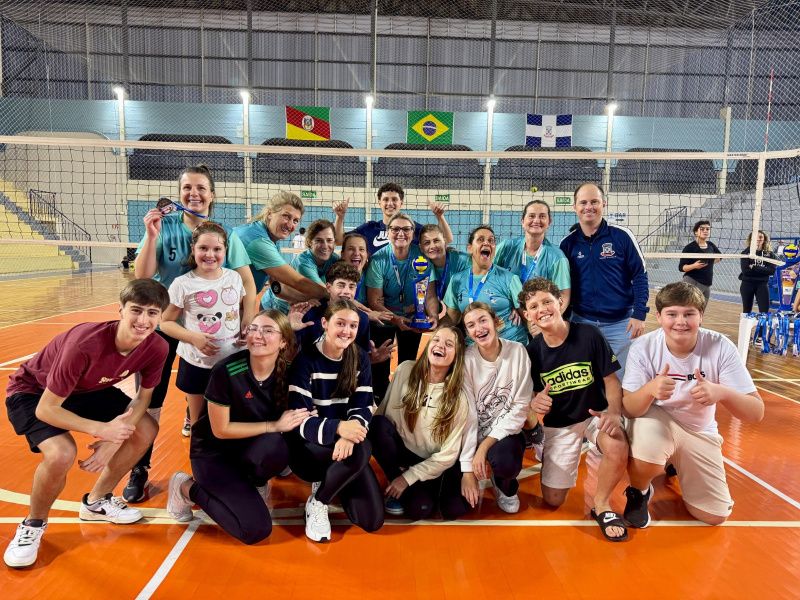 Mamães Super Poderosas vencem o torneio “Mamãe Joga Vôlei”