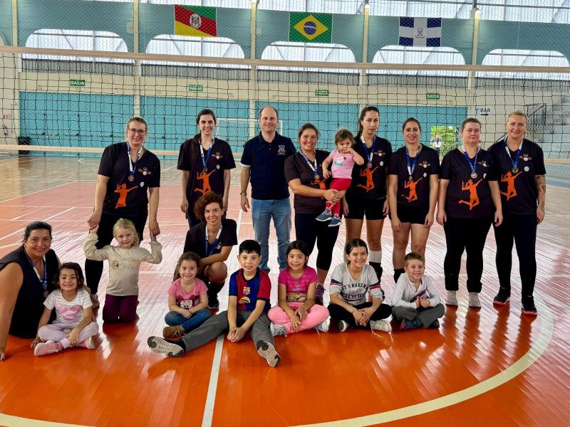 Mamães Super Poderosas vencem o torneio “Mamãe Joga Vôlei”