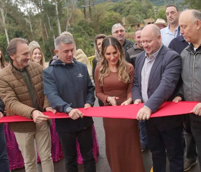 Costela vai a inauguração da Ponte em Santa Tereza e a de Santa Bárbara segue abandonada