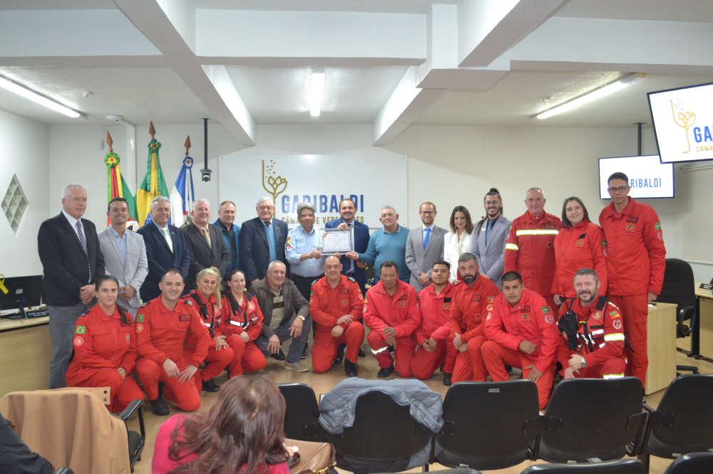Câmara homenageia Bombeiros e Circolo Vicentini