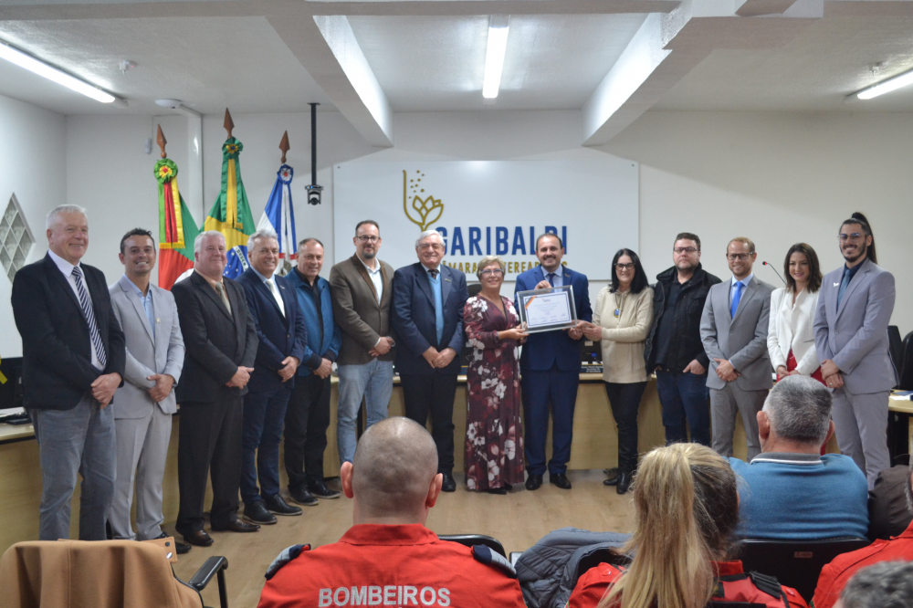 Câmara homenageia Bombeiros e Circolo Vicentini