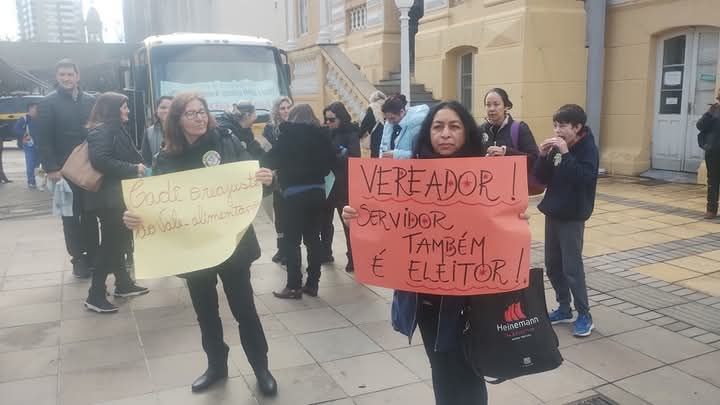 Servidores Municipais de Bento protestam por reajuste no Vale-refeição