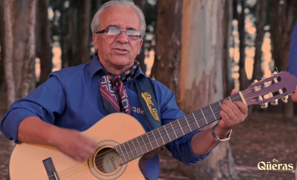 Cantor morre em cima do palco durante apresentação em Caxias
