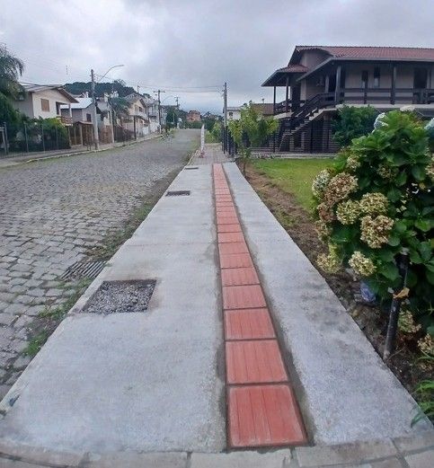 Carlos Barbosa dá prazo até dezembro para a construção de passeios públicos