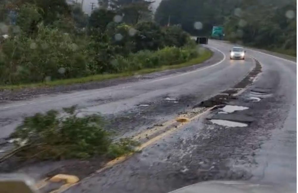 Mesmo pagando pedágio, veículos são destroçados ao transitar pela RSC 453
