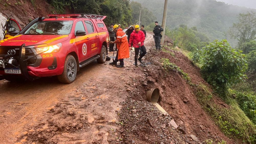 Motorista morre após veículo cair em ribanceira no interior de  Santa Tereza
