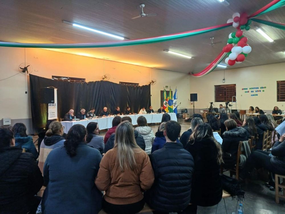 Escola Attílio Tosin protesta contra vereador após fala sobre suposto abuso 