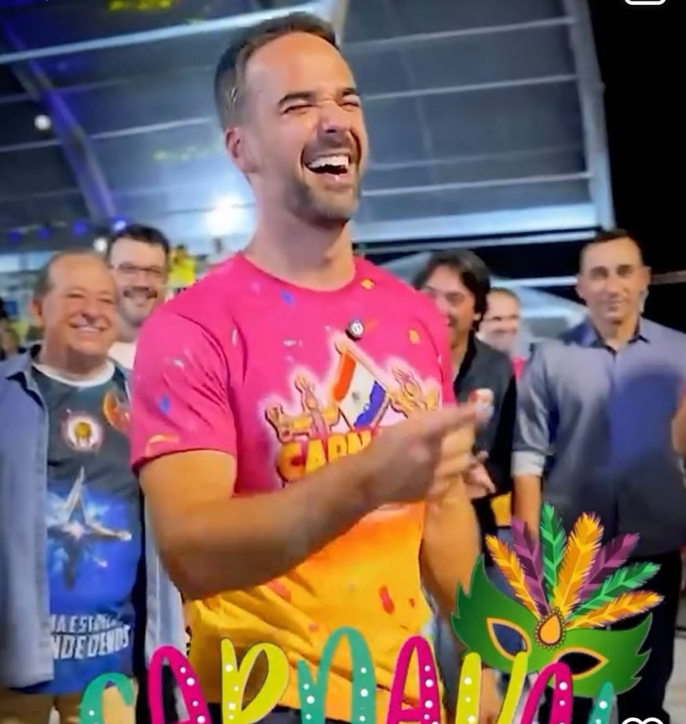 Pressão popular vence: Eduardo Leite desiste de financiar escola de samba carioca