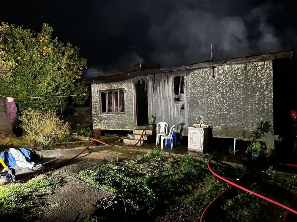 Incêndio destrói residência durante a madrugada no bairro Navegantes