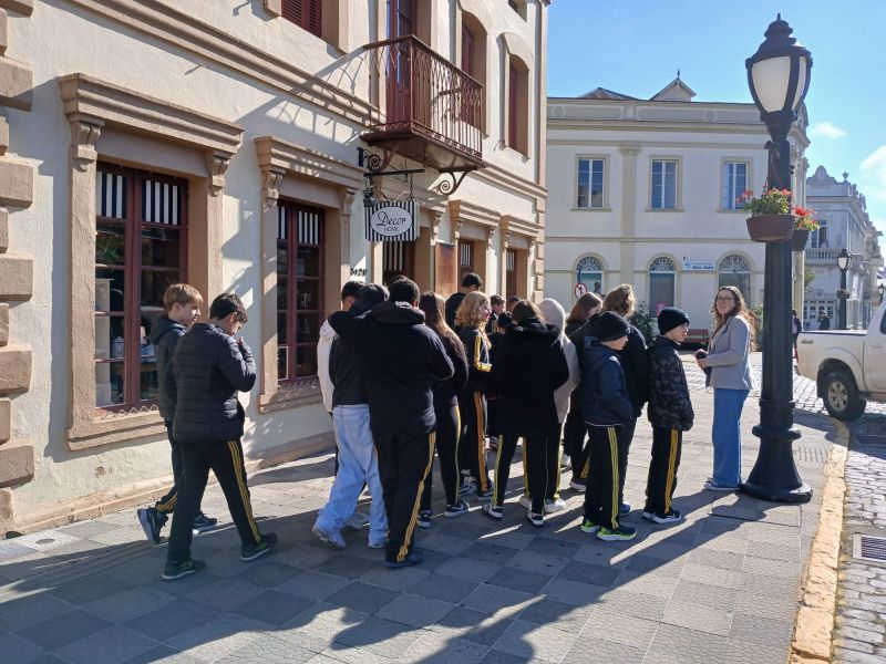 Estudantes mergulham na história de Garibaldi com oficinas e passeios