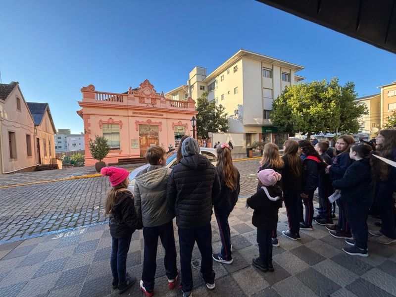 Estudantes mergulham na história de Garibaldi com oficinas e passeios