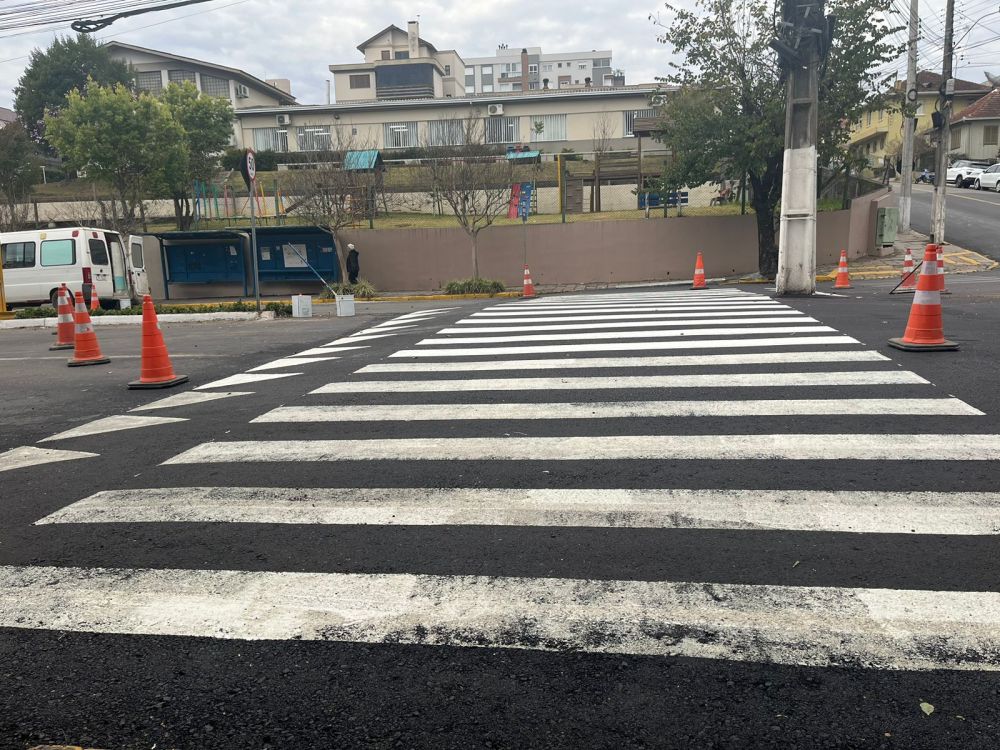 Faixas elevadas são instaladas na Avenida Independência em Garibaldi