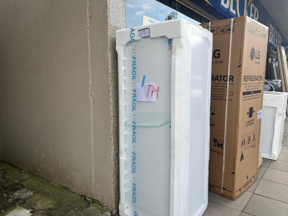 Invasão de calçadas no Centro gera transtornos e revela falta de fiscalização