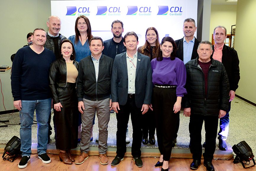 CIC e CDL de Garibaldi homenageiam comerciantes e comerciários
