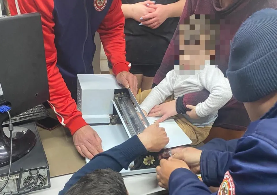 Criança de 2 anos tem mão presa em cilindro de massa em Bento Gonçalves