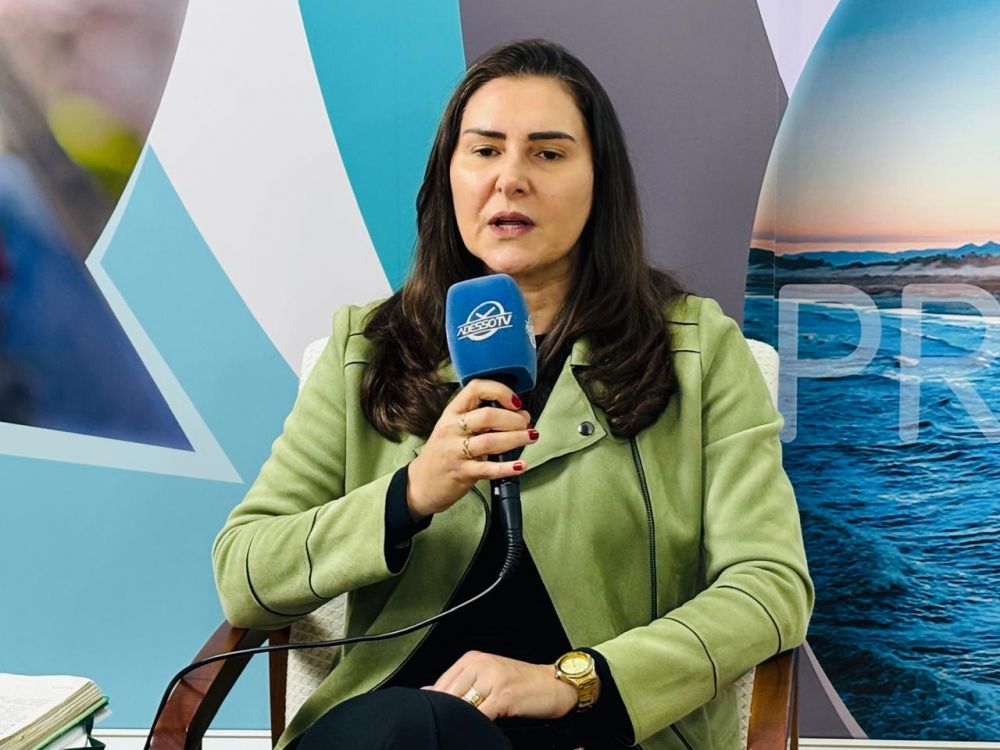 "A intenção não é sair multando, mas sim organizar o trânsito", diz secretária 