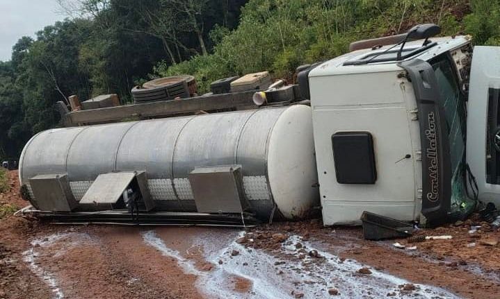 Motorista salta de caminhão desgovernado e fica gravemente ferido em Imigrante