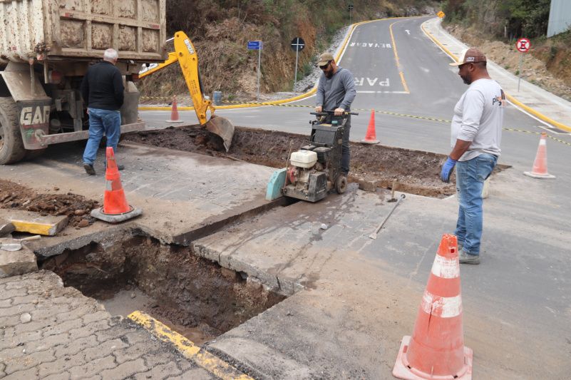 Obras de drenagem são feitas entre as ruas 14 de Julho e Alencar Araripe