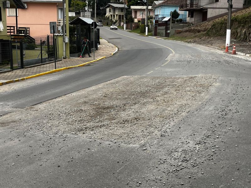 Obras de drenagem são feitas entre as ruas 14 de Julho e Alencar Araripe