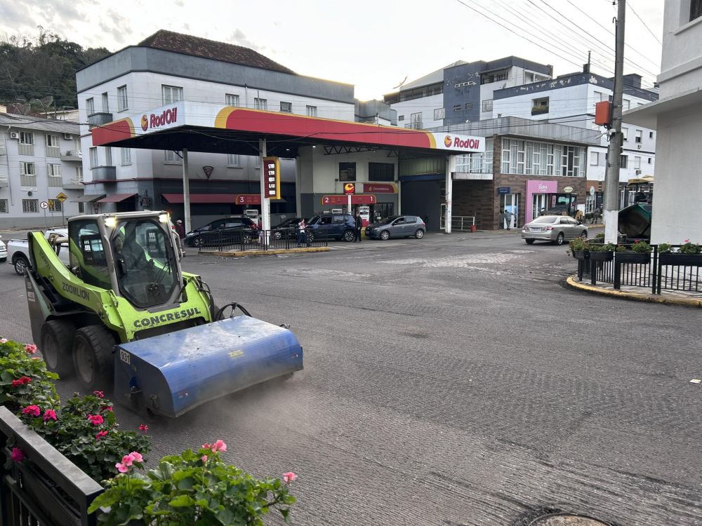 Repavimentação causa bloqueios na área central de Garibaldi