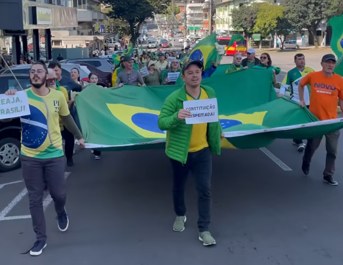 Protesto contra o STF e Governo Lula mobiliza manifestantes em Garibaldi