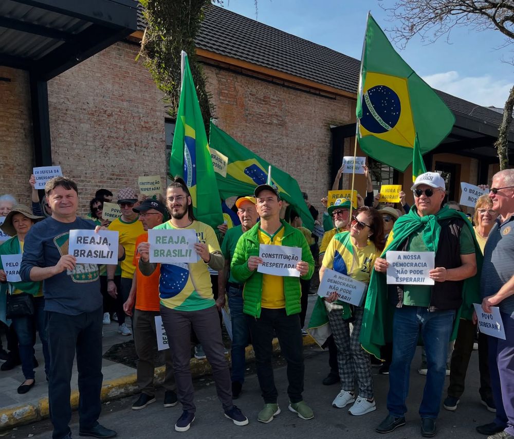 Protesto contra o STF e Governo Lula mobiliza manifestantes em Garibaldi