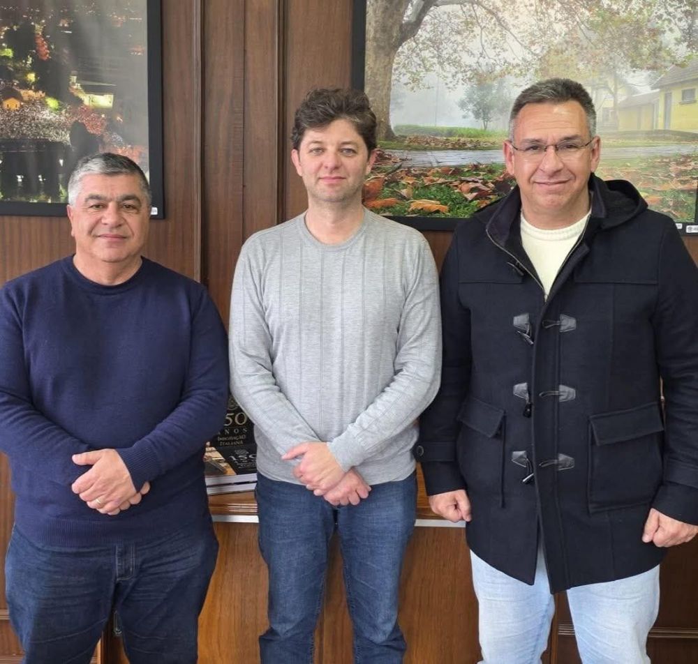 Prefeito Kirch recebe novo delegado de polícia de Carlos Barbosa