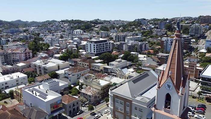 Crise econômica e tarifaço derrubam vendas de imóveis em Garibaldi e Carlos Barbosa