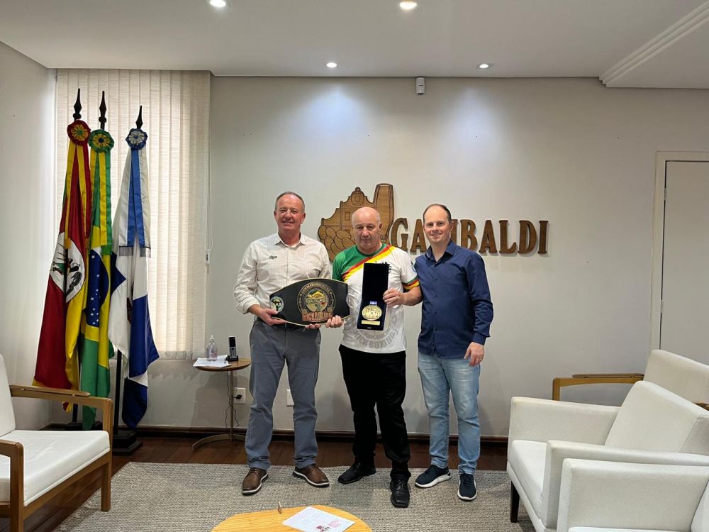Lutador Garrincha é Reverenciado pela Carreira Histórica no Kickboxing