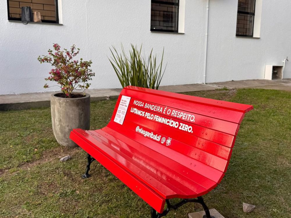 Banco Vermelho chega a Garibaldi para gritar por mulheres silenciadas