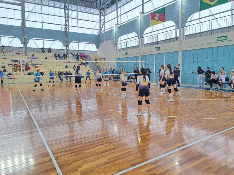 Garibaldi brilha no Serra Vôlei com equipes da SMEL entre as melhores