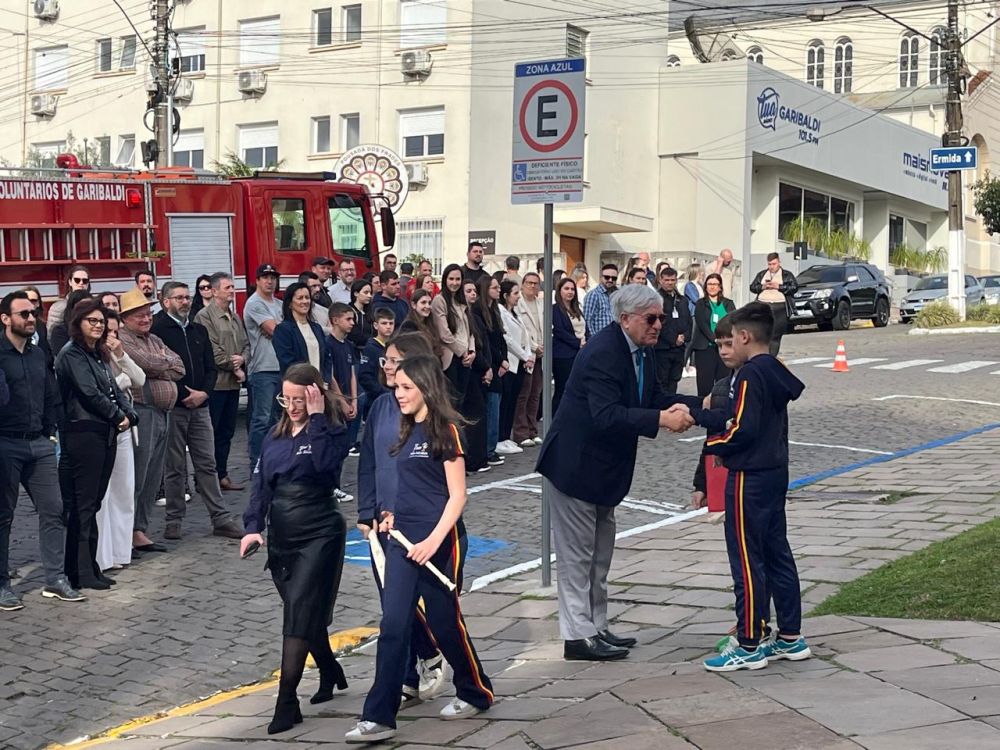 Semana da Pátria 2025 é aberta em Garibaldi com apresentações cívicas