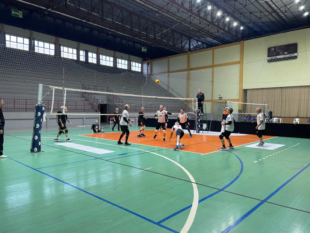 Bento Gonçalves recebe mais de 500 atletas no 7º Torneio Internacional de Vôlei