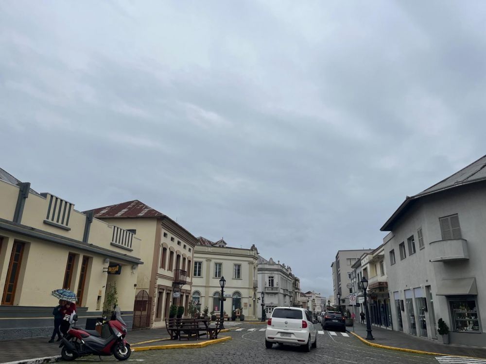 Semana inicia com chuva e alerta de granizo em toda a Serra