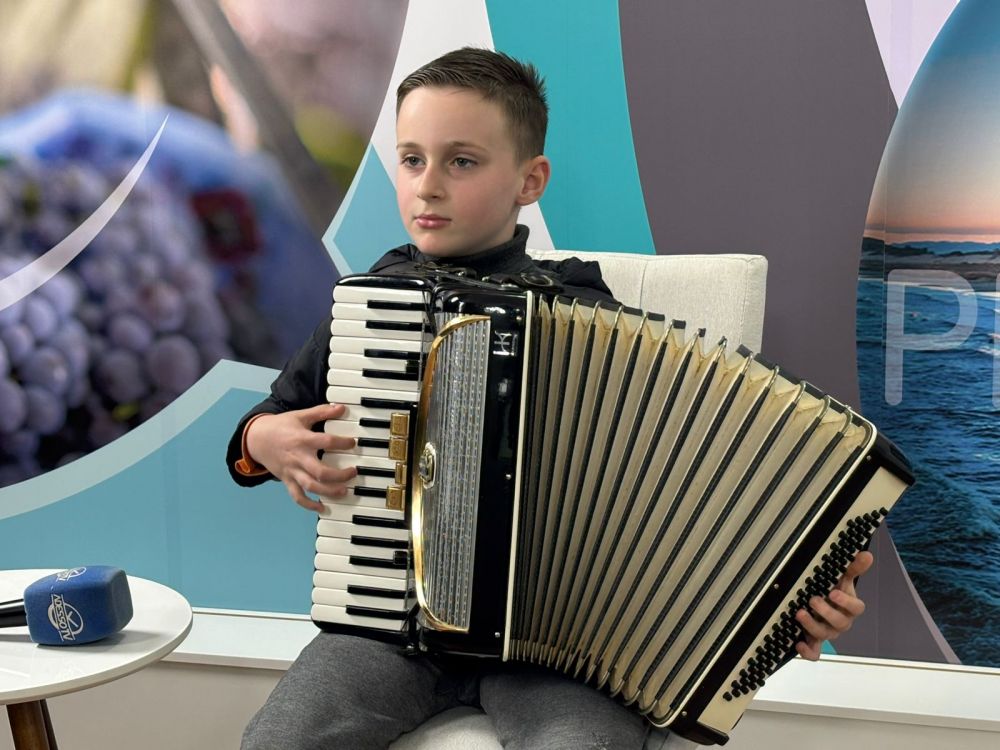 Com apenas 8 anos, gaiteiro mirim mistura tradição e futuro 