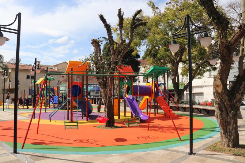 Praça da Biblioteca é totalmente revitalizada e entregue à comunidade