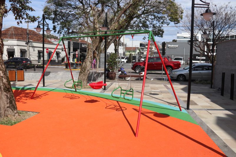 Praça da Biblioteca é totalmente revitalizada e entregue à comunidade