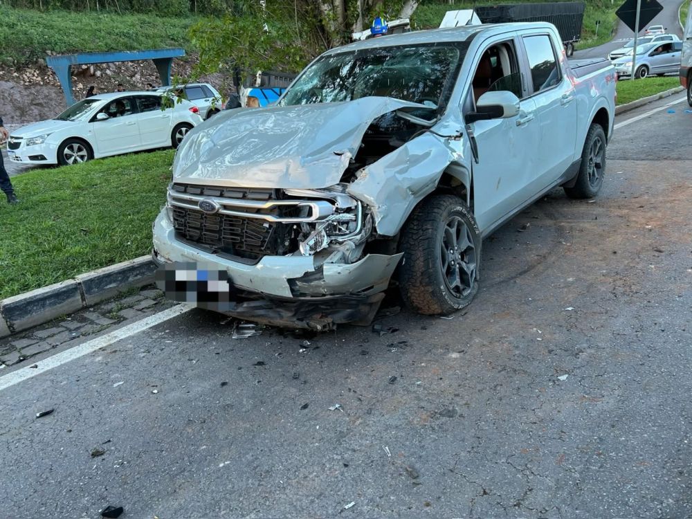 Colisão violenta entre Saveiro e Caminhonete deixa feridos em Garibaldi