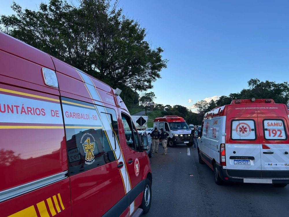 Colisão violenta entre Saveiro e Caminhonete deixa feridos em Garibaldi