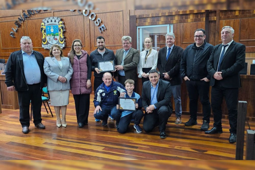 Câmara de Carlos Barbosa homenageia jovem campeão brasileiro de bocha