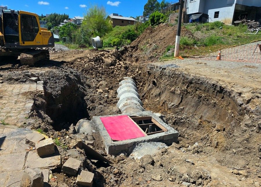 Rua Ivo Demartini recebe repavimentação em Carlos Barbosa