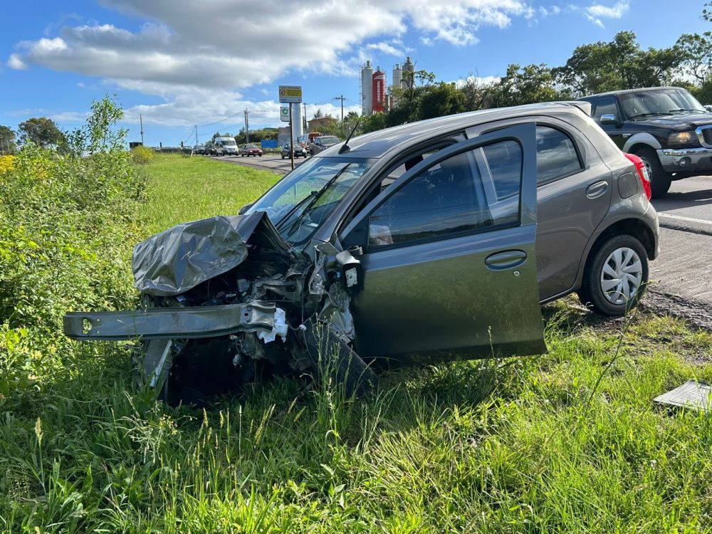 Colisão entre três carros deixa um morto e cinco feridos na BR-470 em Garibaldi