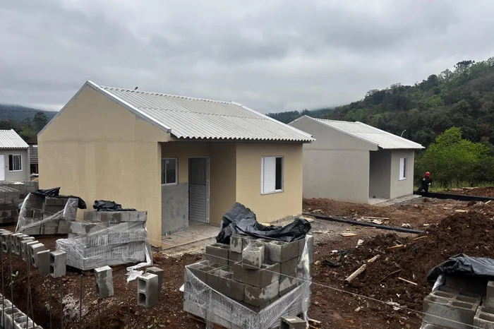 Obras em casas aos atingidos por enchente em Santa Tereza param de novo