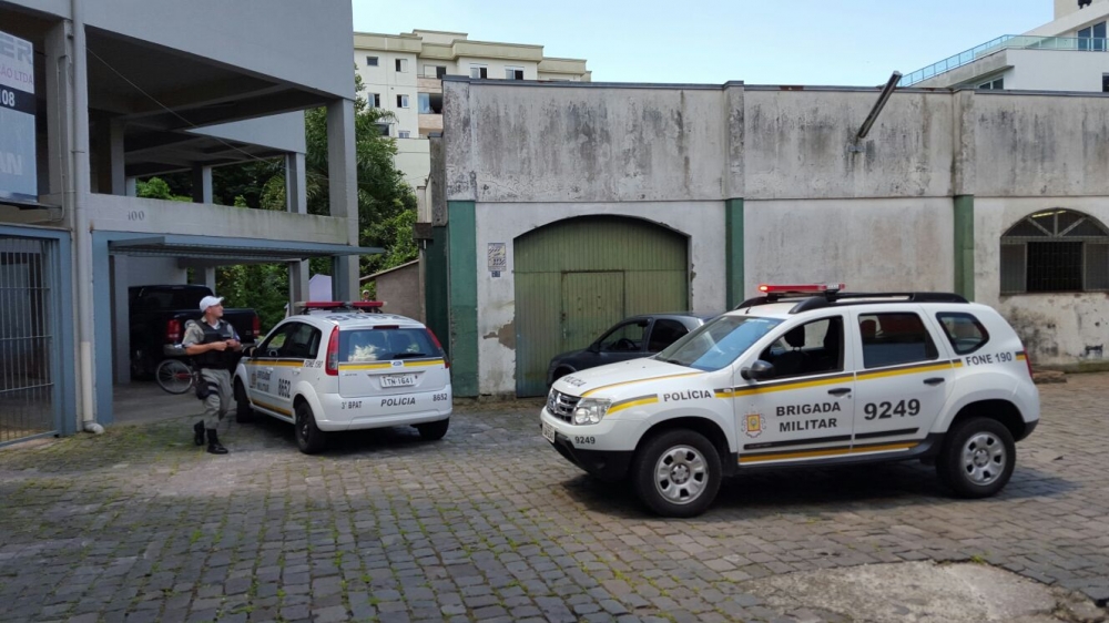 Após intensa perseguição, foragido chora ao ser capturado em Garibaldi