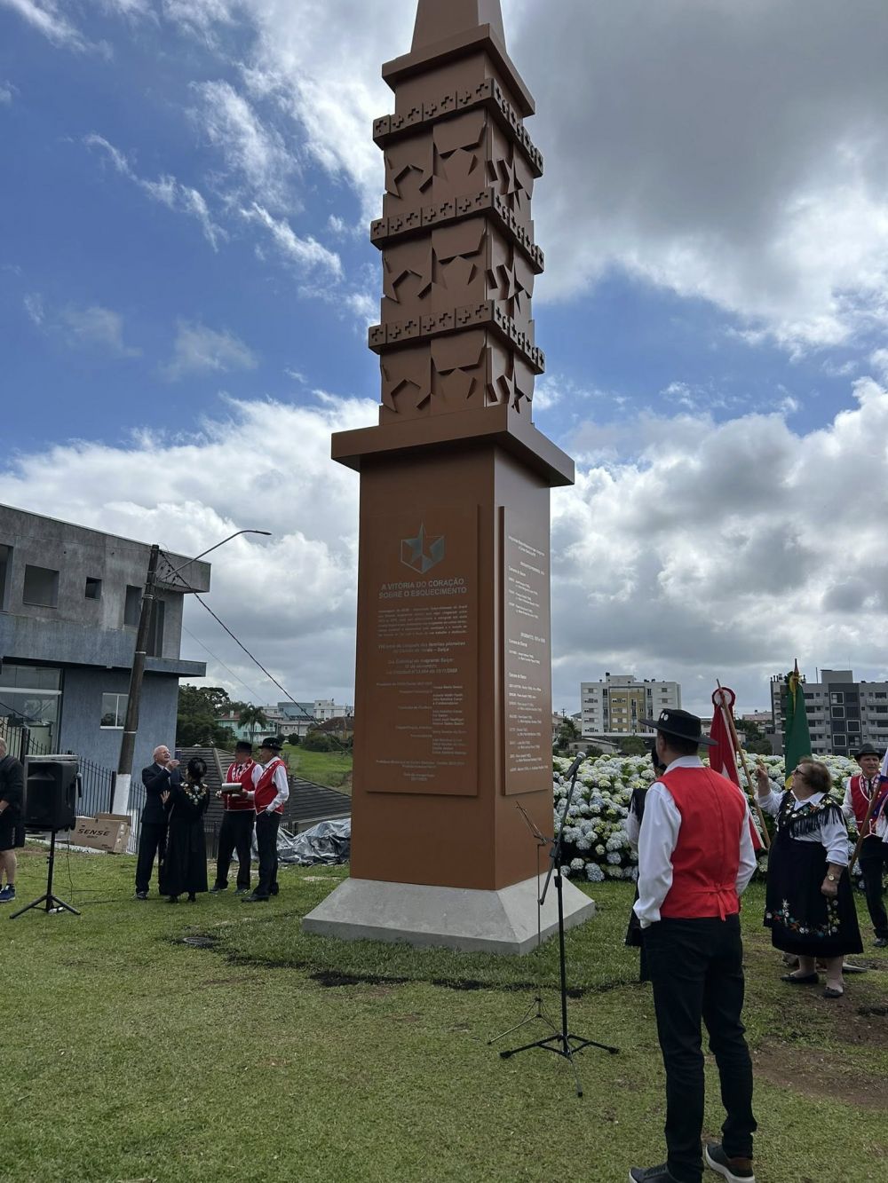 Carlos Barbosa inaugura Obelisco da imigração Suíço-Valesana